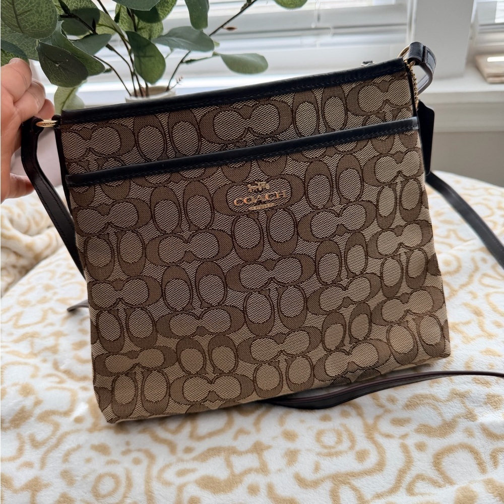 Coach Signature Jacquard File Crossbody Bag f29960 Khaki Canvas Adjustable Strap